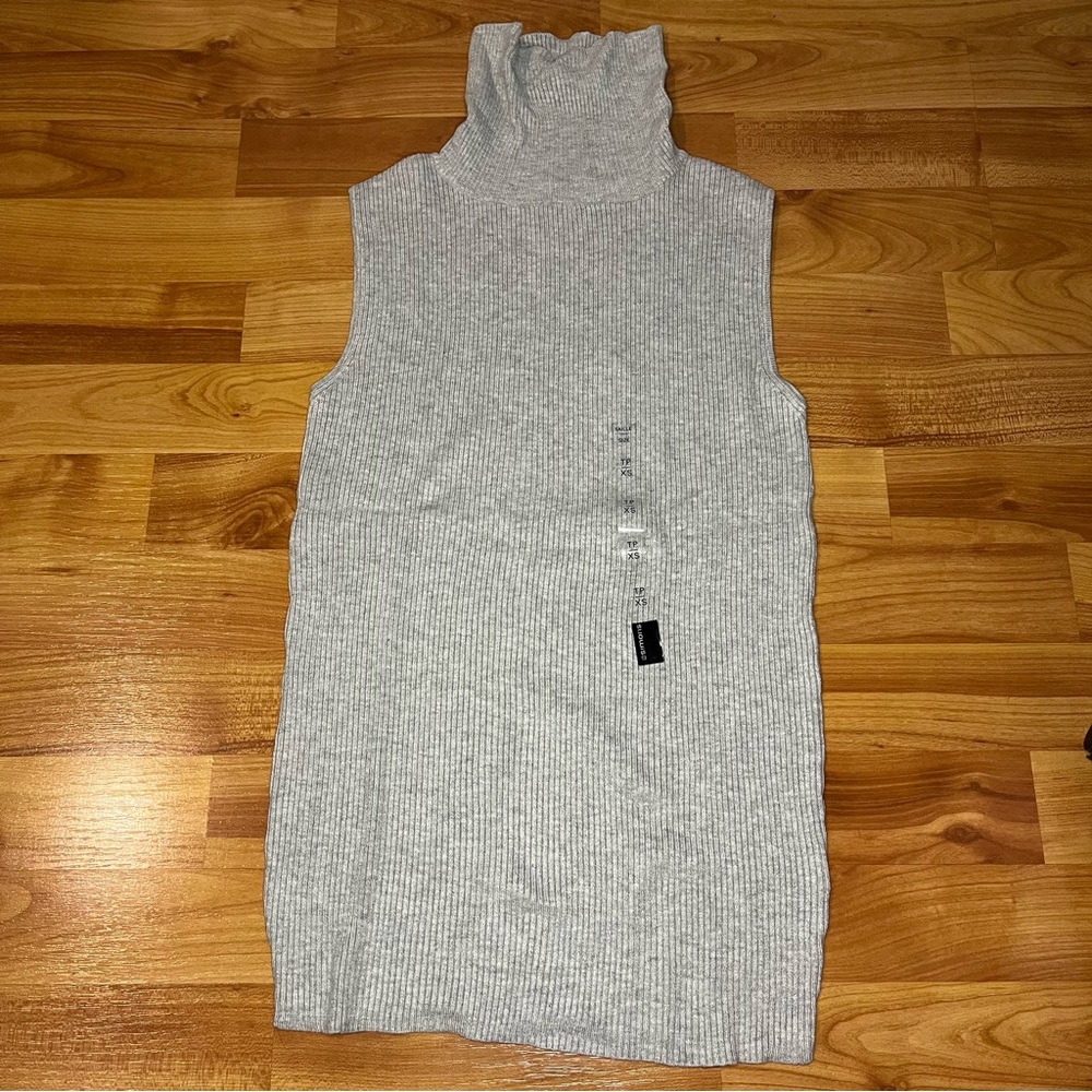 TWIK | Sleeveless Turtleneck